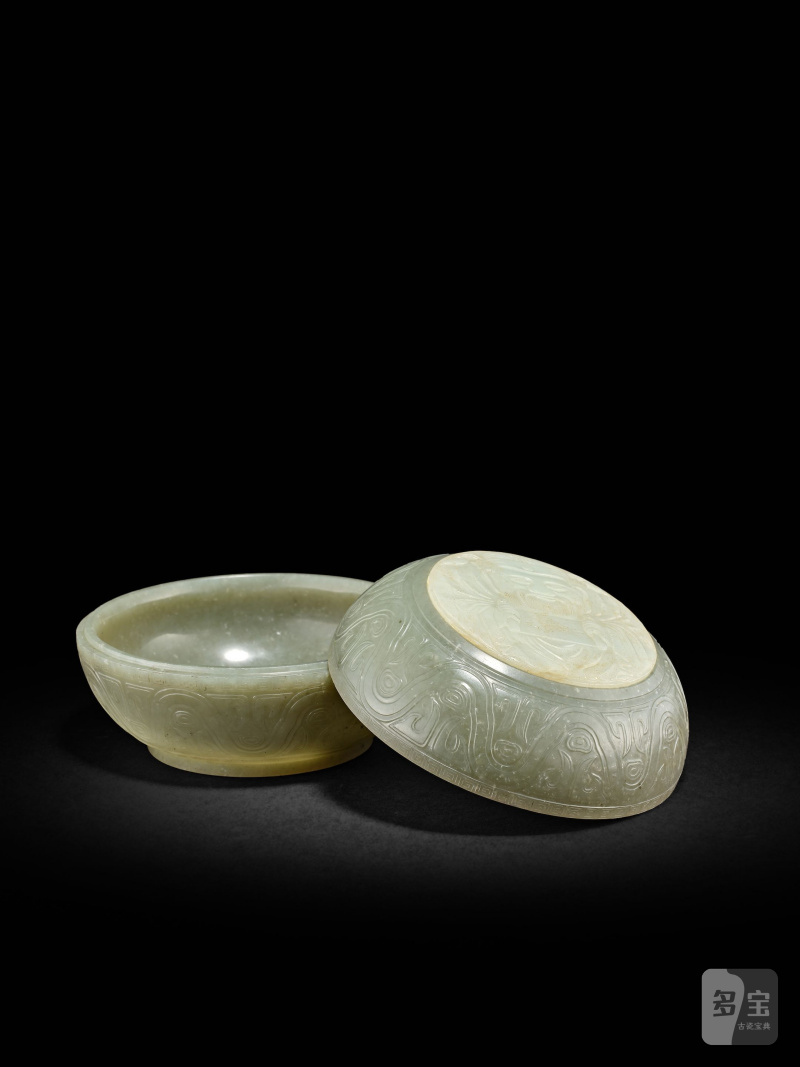 清　青玉圓蓋盒 | A PALE GREEN JADE CIRULAR BOX AND COVER - 图5